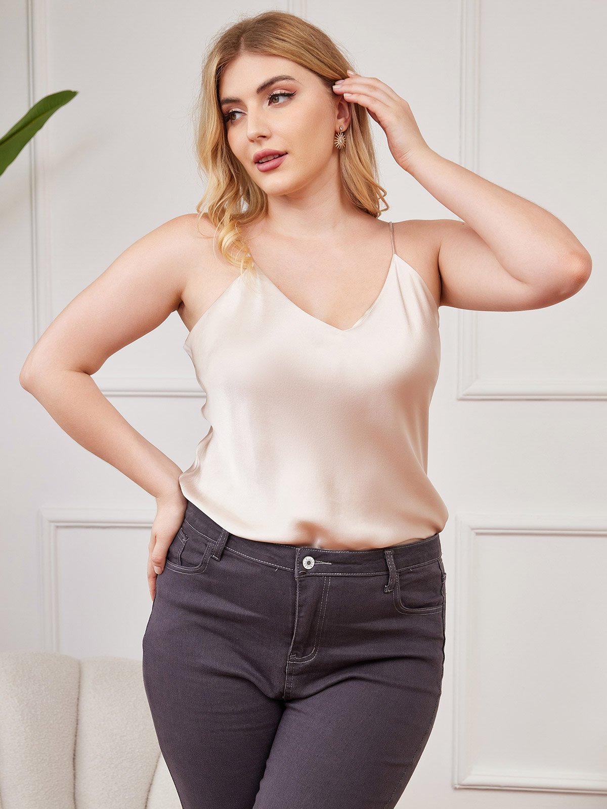 Variant image for Luxe Moerbeizijde Camisole Top voor Dames met Diepe V-hals | Diverse Kleuren en Maten 0X-2X-7