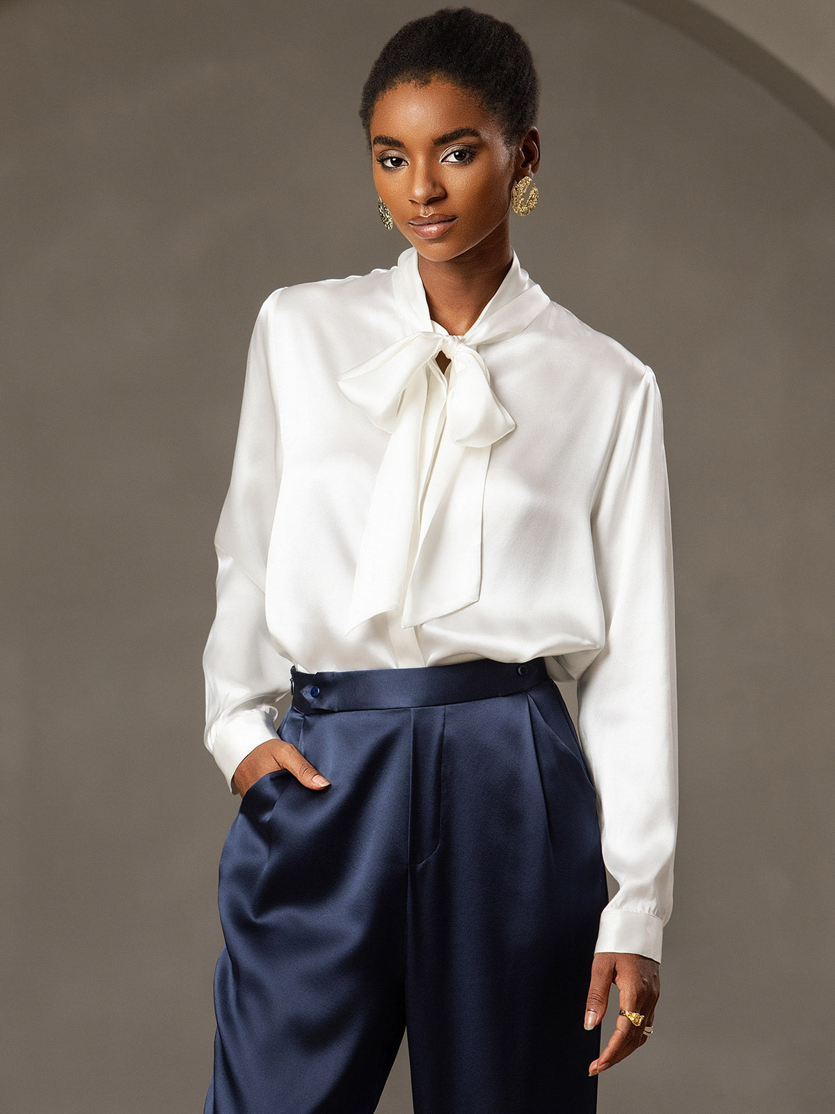 Variant image for Elegante Witte Dames Blouse met Lange Mouwen van 19 Momme Zijden en Knoopdetail | Casual en Chic-5