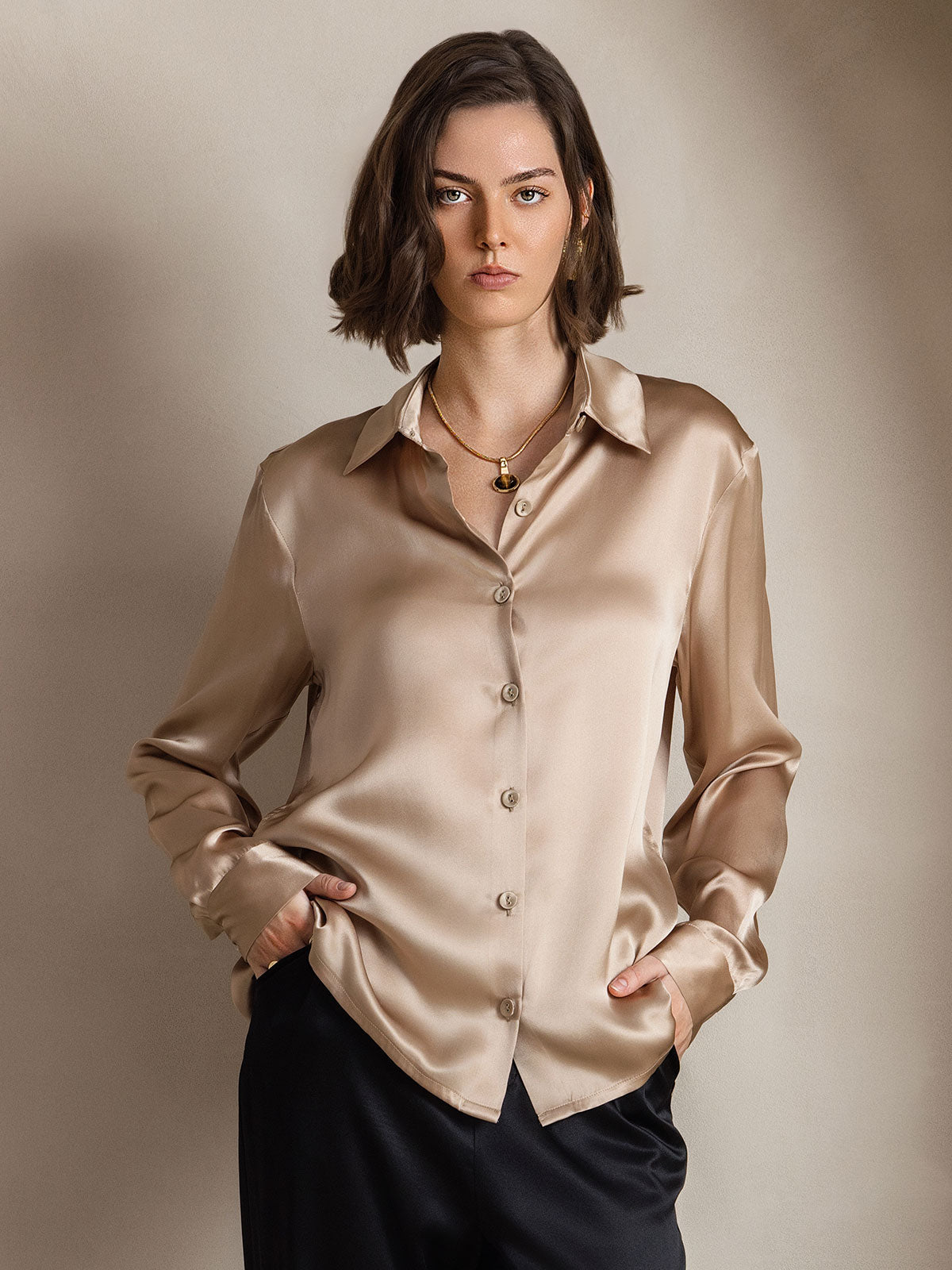 Variant image for Luxe Witte Blouse Dames met Militaire Stijl en Reverkraag - 95% Moerbeizijde, Regular Fit-51