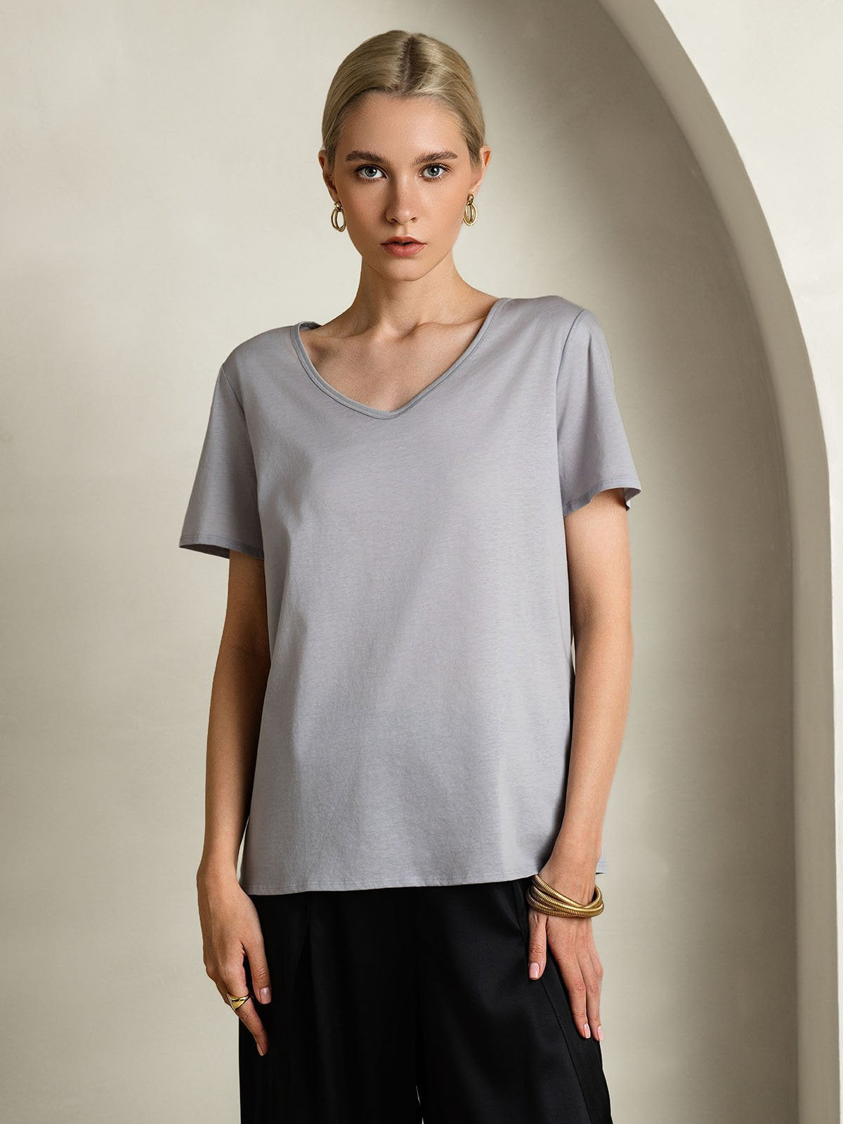 Variant image for Elegante V-hals Dames T-shirt van Zijdeblend – Korte Mouwen in Diverse Kleuren | Stijlvolle Tops Dames voor Casual en Formele Gelegenheden-13