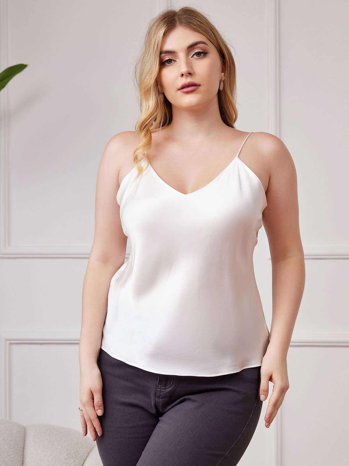 Variant image for Luxe Moerbeizijde Camisole Top voor Dames met Diepe V-hals | Diverse Kleuren en Maten 0X-2X-1