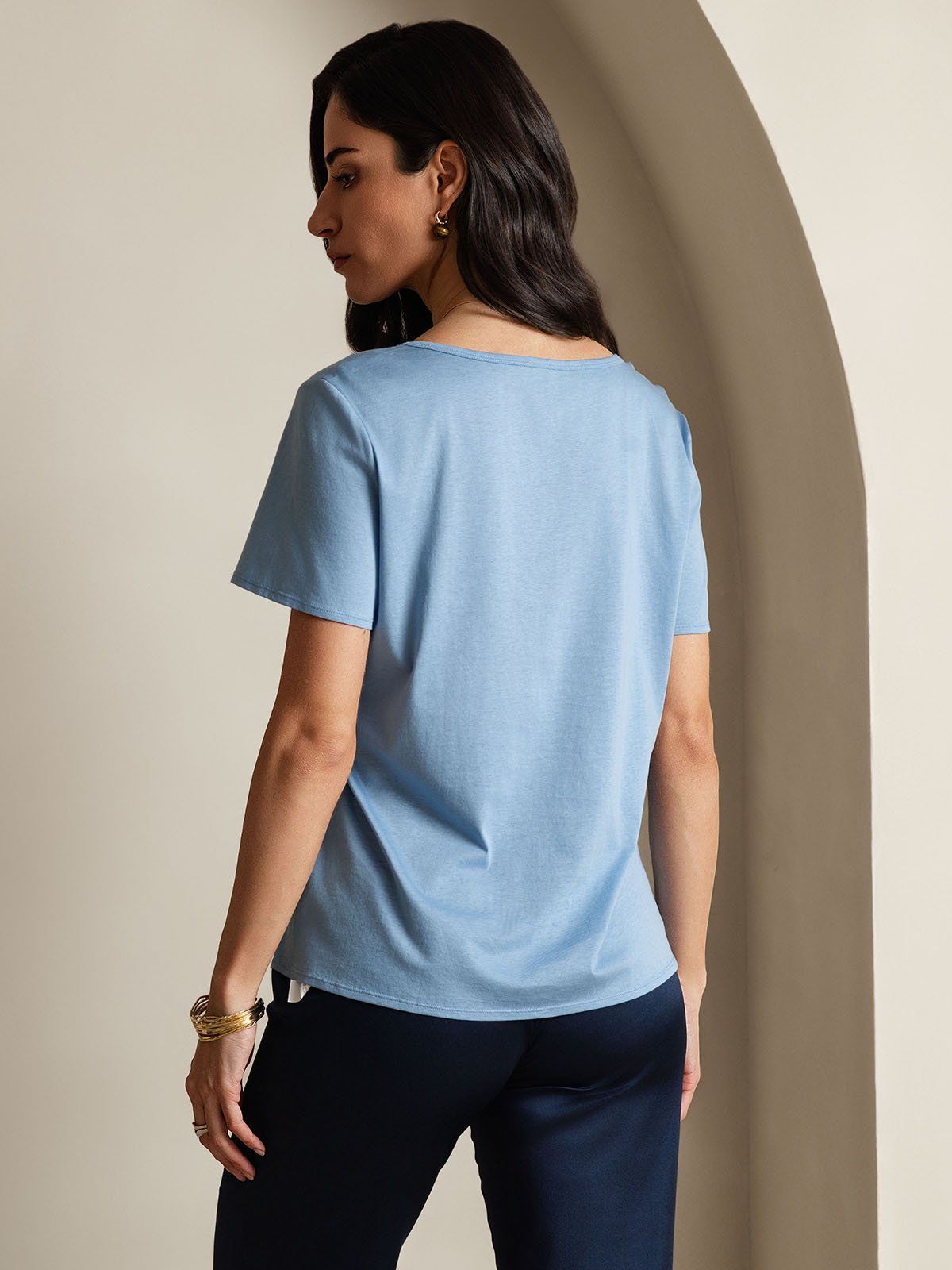 Elegante V-hals Dames T-shirt van Zijdeblend – Korte Mouwen in Diverse Kleuren | Stijlvolle Tops Dames voor Casual en Formele Gelegenheden-2