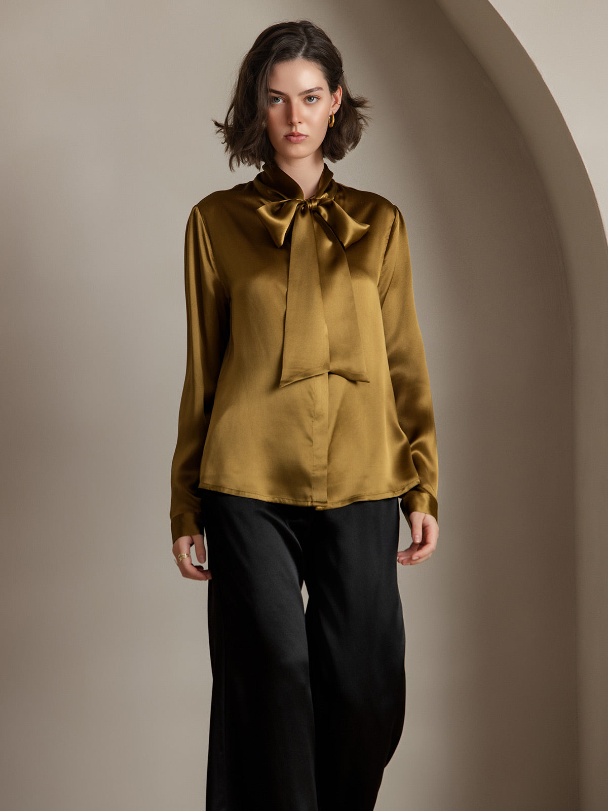 Variant image for Elegante Witte Dames Blouse met Lange Mouwen van 19 Momme Zijden en Knoopdetail | Casual en Chic-13