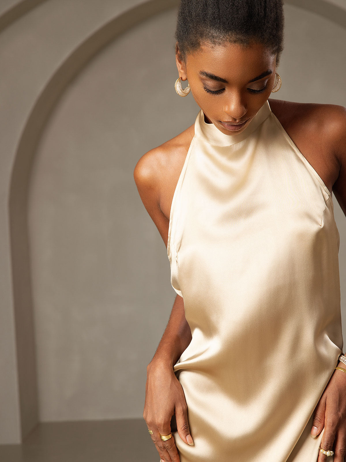 Elegante Lange Rugloze Avondjurk met Strikdetails voor Dames – Perfect voor Bruiloften en Avondkleding-3