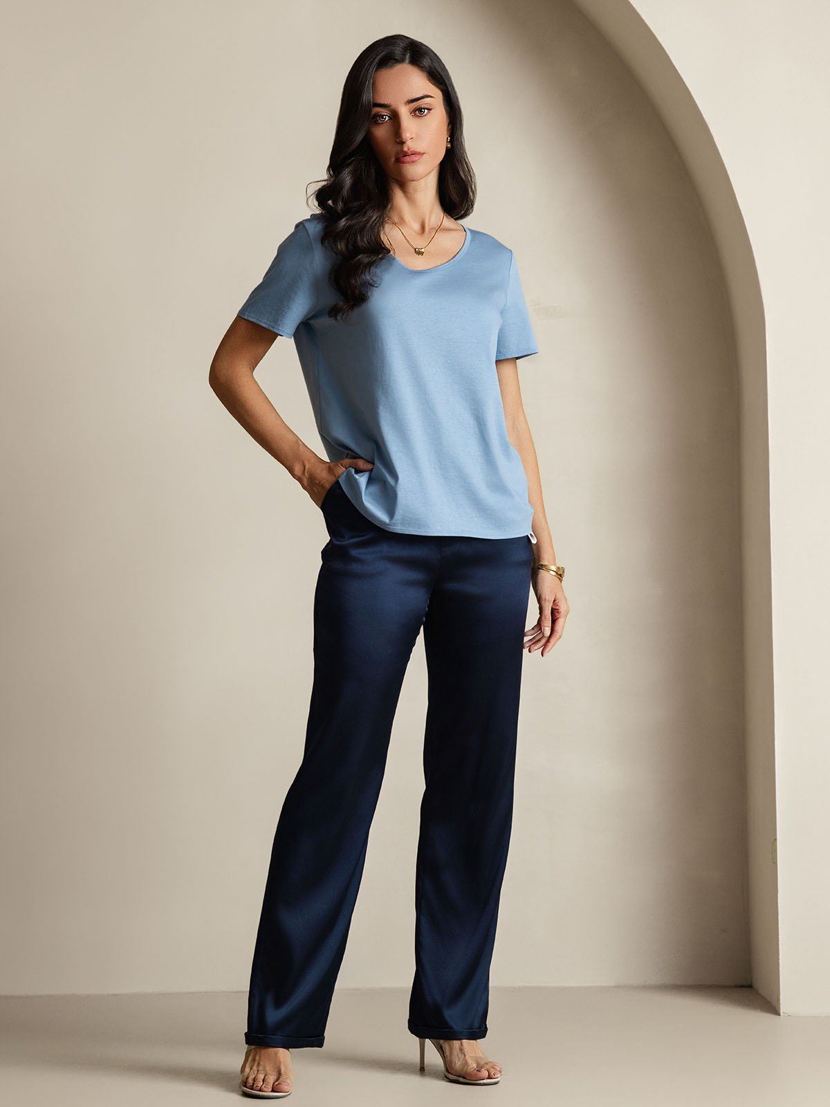 Elegante V-hals Dames T-shirt van Zijdeblend – Korte Mouwen in Diverse Kleuren | Stijlvolle Tops Dames voor Casual en Formele Gelegenheden-5