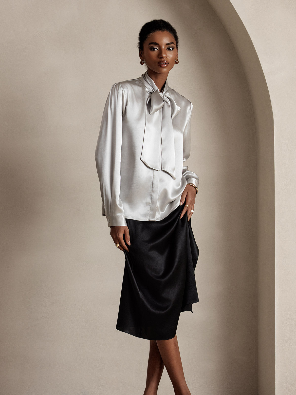 Elegante Witte Dames Blouse met Lange Mouwen van 19 Momme Zijden en Knoopdetail | Casual en Chic-3