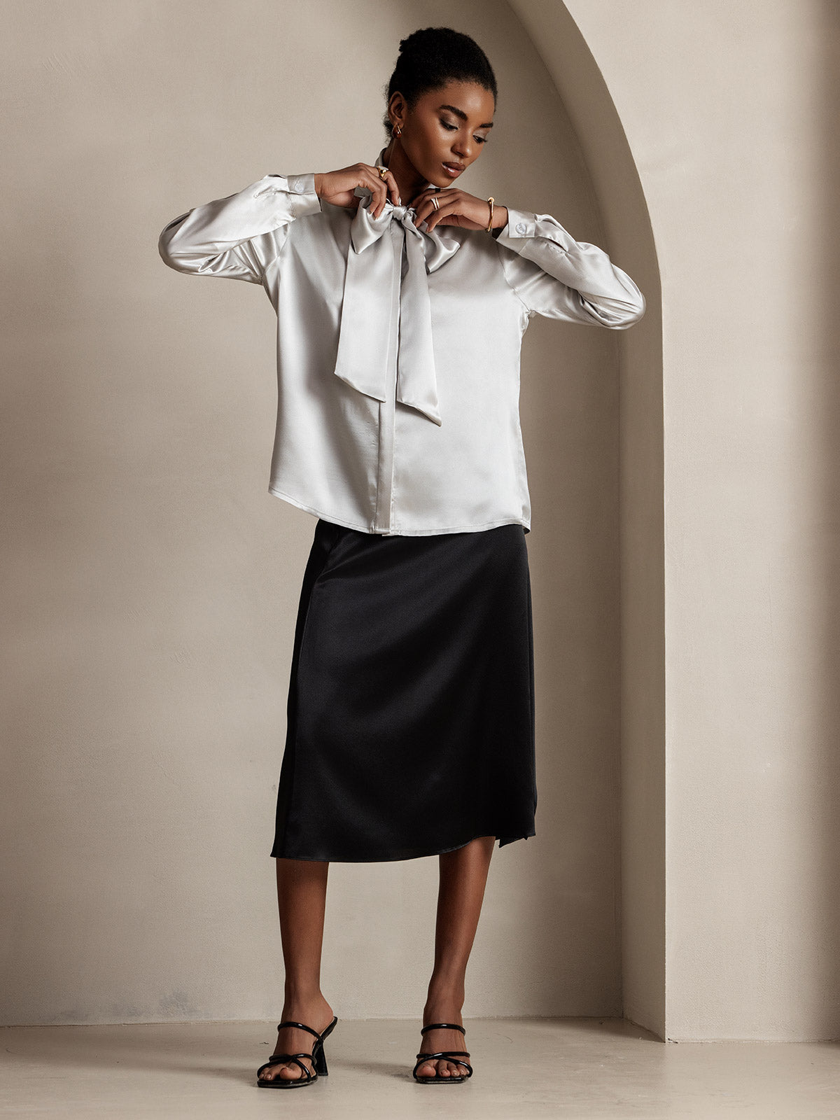 Elegante Witte Dames Blouse met Lange Mouwen van 19 Momme Zijden en Knoopdetail | Casual en Chic-5