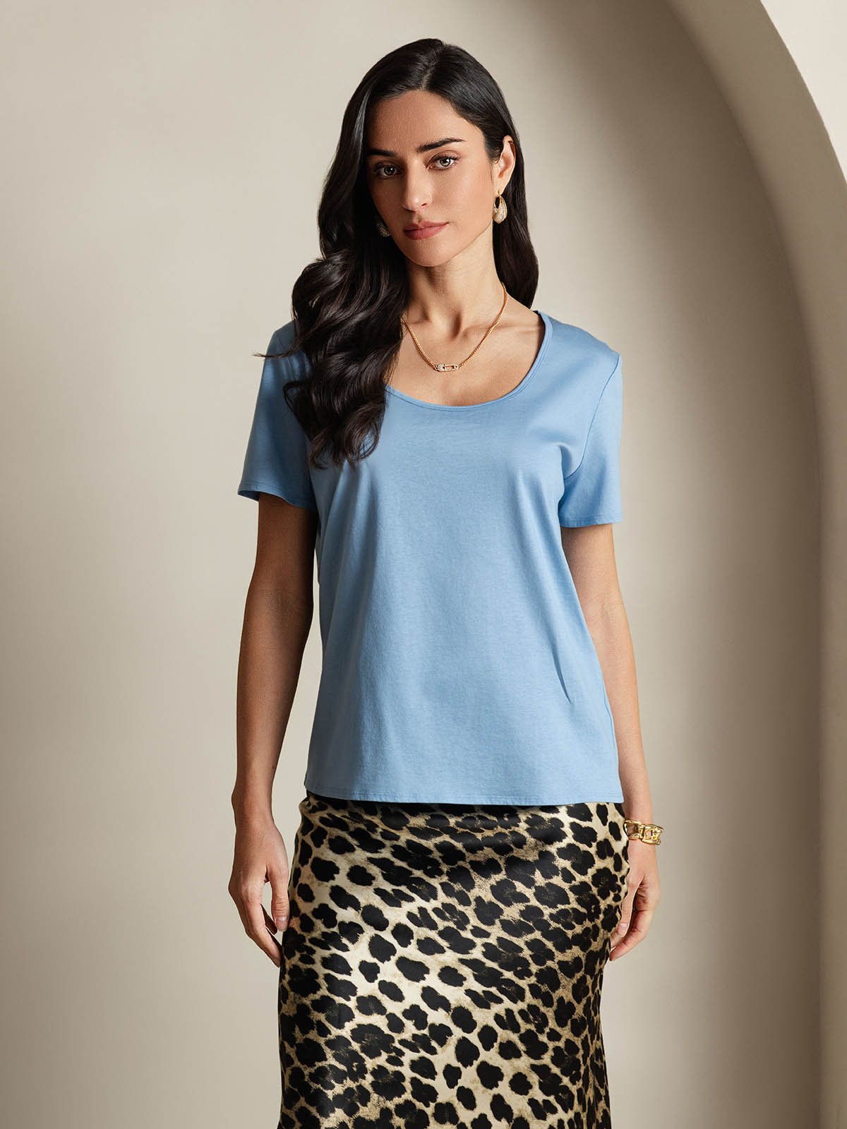 Variant image for Luxe Zijdeblend Dames T-shirt met U-hals | Korte Mouwen in Diverse Kleuren voor Comfort en Elegantie-9