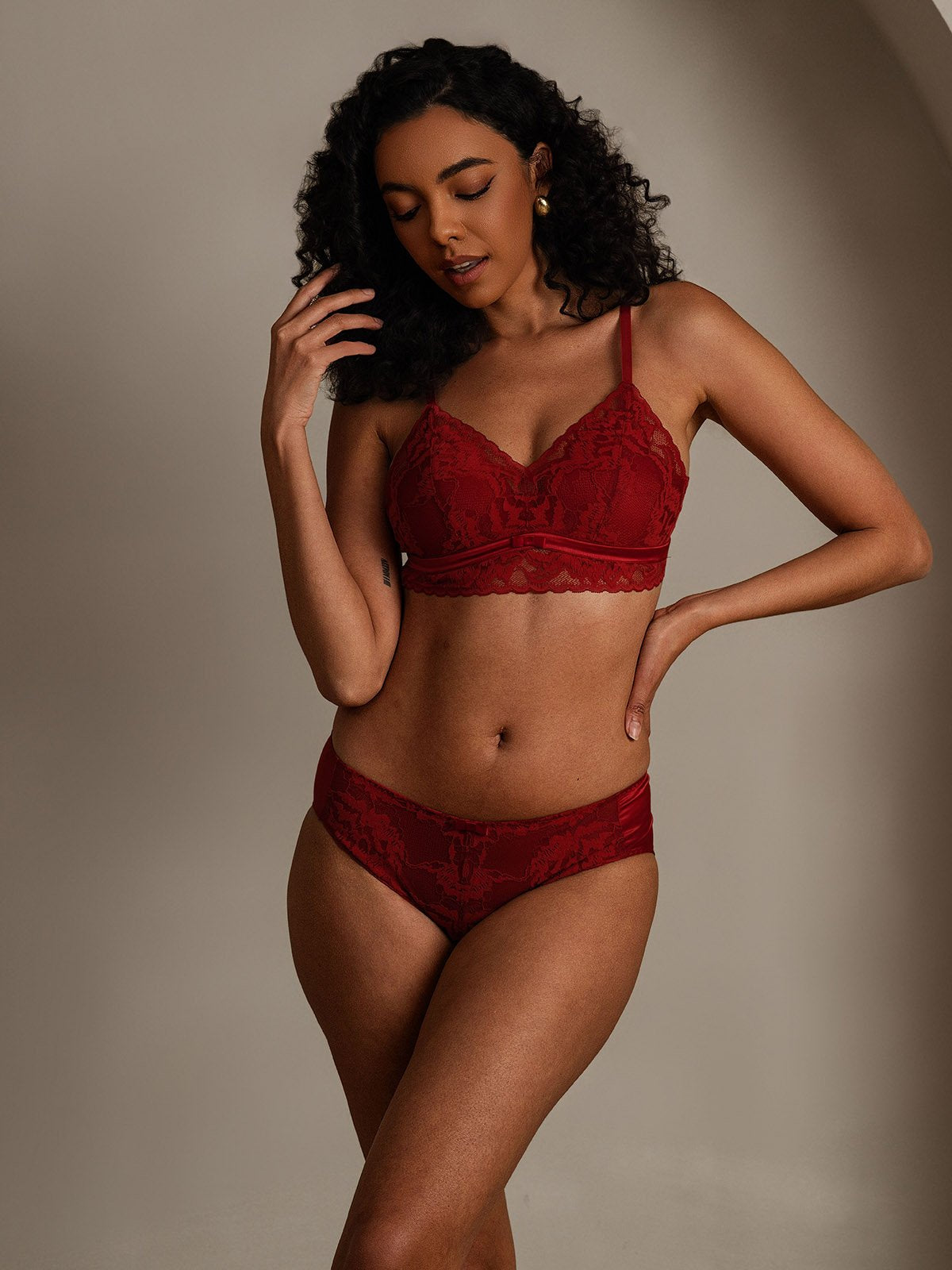 Luxe Zijde Blend Damesondergoed Set met Kantafwerking – Donkerrood, Zwart, Lichtbeige-6