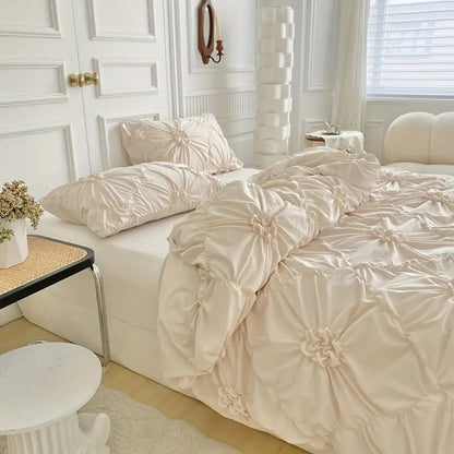 Ruffle Flower | Dekbedovertrekset met Pinch-Pleat Design 1