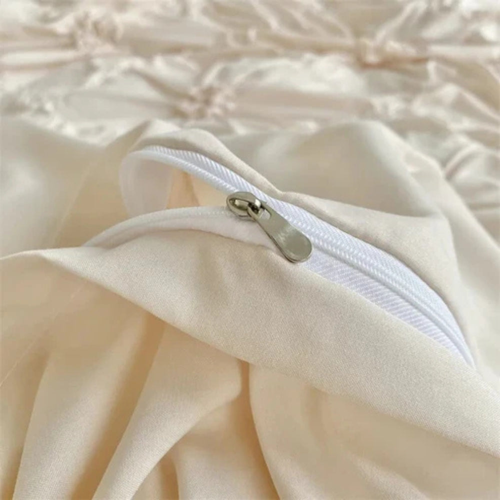 Ruffle Flower | Dekbedovertrekset met Pinch-Pleat Design 2