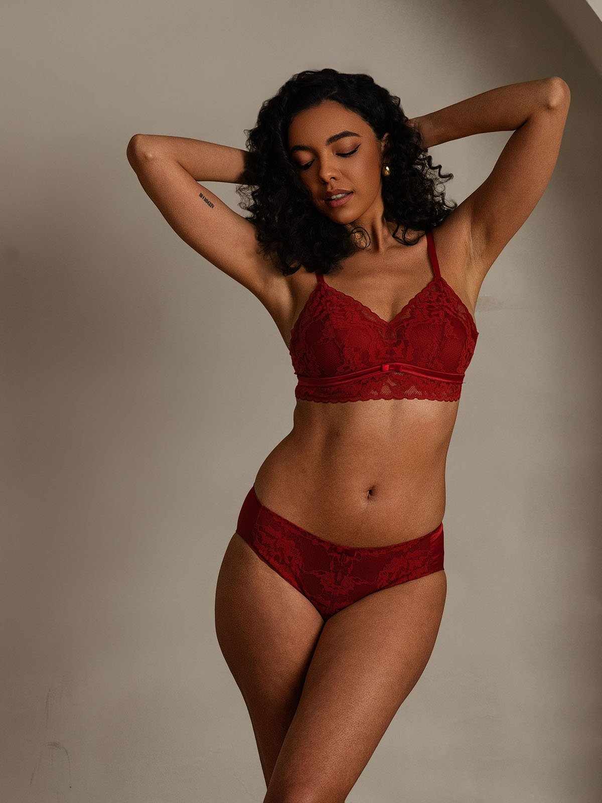 Luxe Zijde Blend Damesondergoed Set met Kantafwerking – Donkerrood, Zwart, Lichtbeige-4